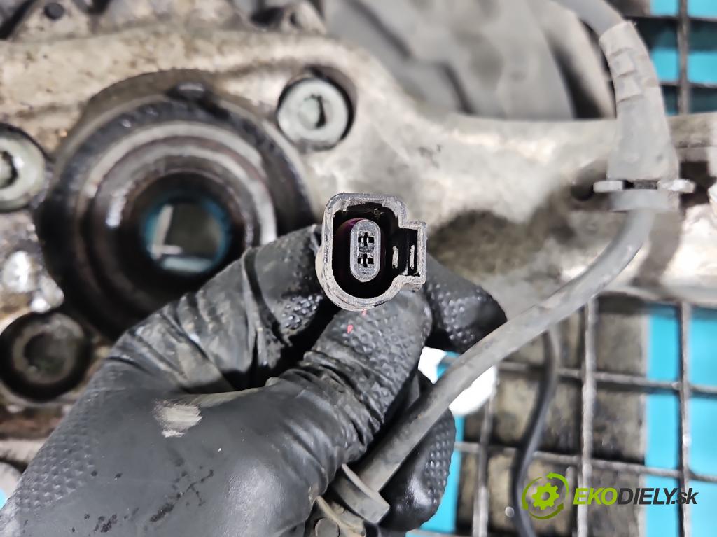 Audi A4 B7 2004-2008 1.9 tdi 116 hp manual 85 kW 1896 cm3 5- náboj pravé  (Náboj kola)