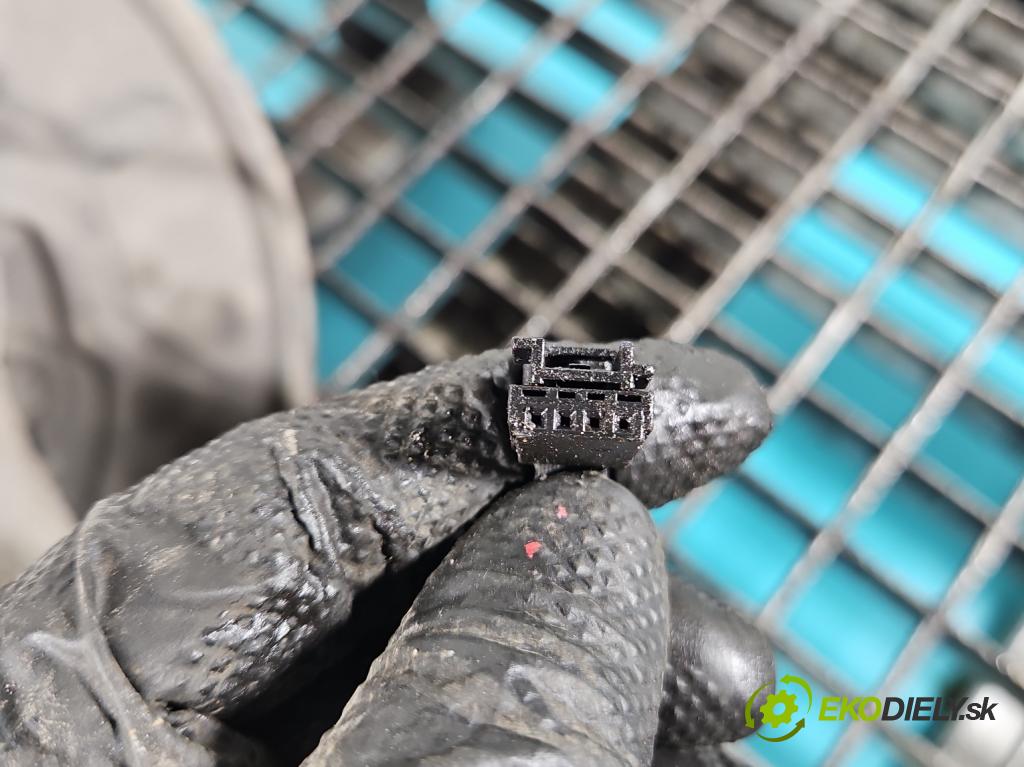 Audi A4 B7 2004-2008 1.9 tdi 116 hp manual 85 kW 1896 cm3 5- náboj pravé  (Náboj kola)