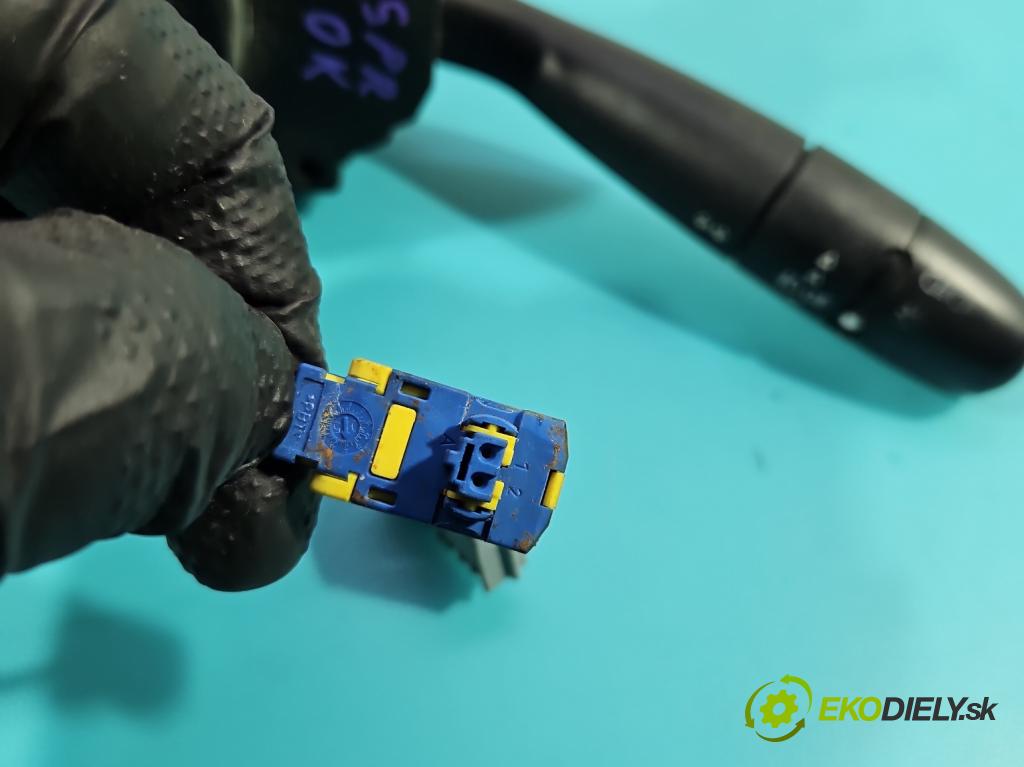 Peugeot 206 1.4 16V 88 HP manual 65 kW 1360 cm3 5- prepínač komplex: 96605636XT (Prepínacie páčky pod volantom)