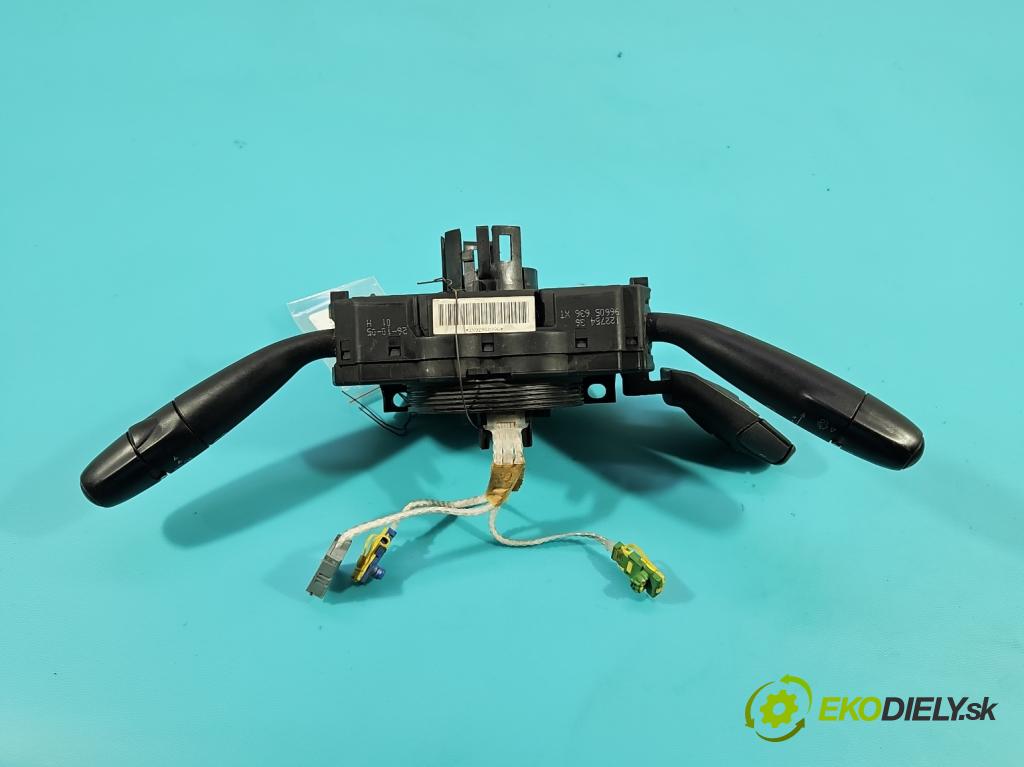 Peugeot 206 1.4 16V 88 HP manual 65 kW 1360 cm3 5- prepínač komplex: 96605636XT (Prepínacie páčky pod volantom)