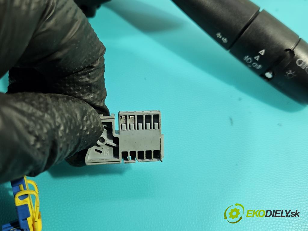 Peugeot 206 1.4 16V 88 HP manual 65 kW 1360 cm3 5- prepínač komplex: 96605636XT (Prepínacie páčky pod volantom)