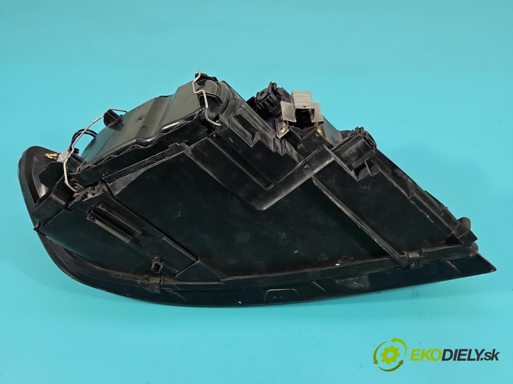 Volvo V50 2.0d 136 HP manual 100 kW 1997 cm3 5- Reflektor: ľavý 30698889 (Kľučka dverí ostatné)