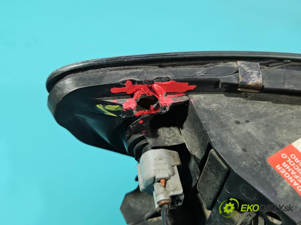 Volvo V50 2.0d 136 HP manual 100 kW 1997 cm3 5- Reflektor: ľavý 30698889 (Kľučka dverí ostatné)