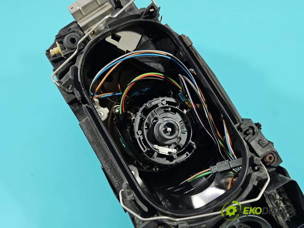 Volvo V50 2.0d 136 HP manual 100 kW 1997 cm3 5- Reflektor: ľavý 30698889 (Kľučka dverí ostatné)