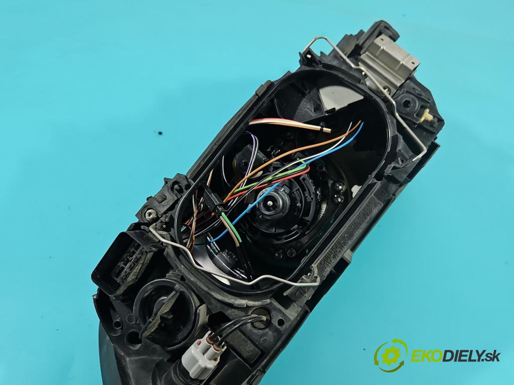 Volvo V50 2.0d 136 HP manual 100 kW 1997 cm3 5- Reflektor: pravý 30698890 (Svetlo predné pravé)