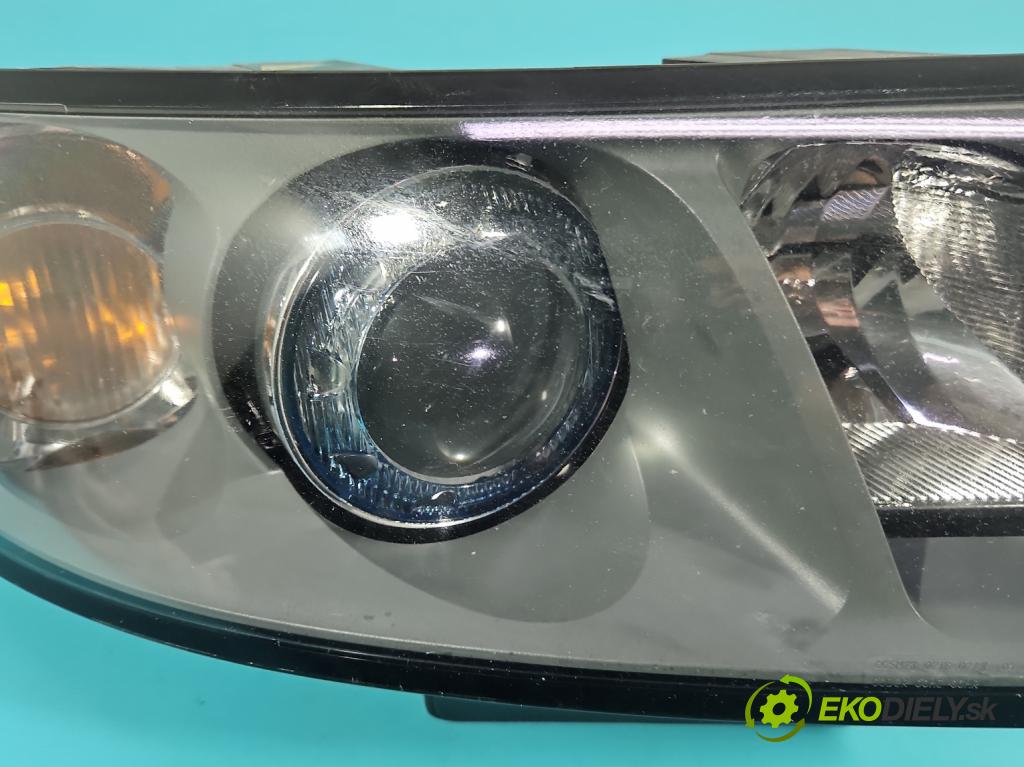 Volvo V50 2.0d 136 HP manual 100 kW 1997 cm3 5- Reflektor: pravý 30698890 (Svetlo predné pravé)