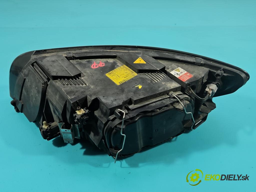 Volvo V50 2.0d 136 HP manual 100 kW 1997 cm3 5- Reflektor: pravý 30698890 (Svetlo predné pravé)