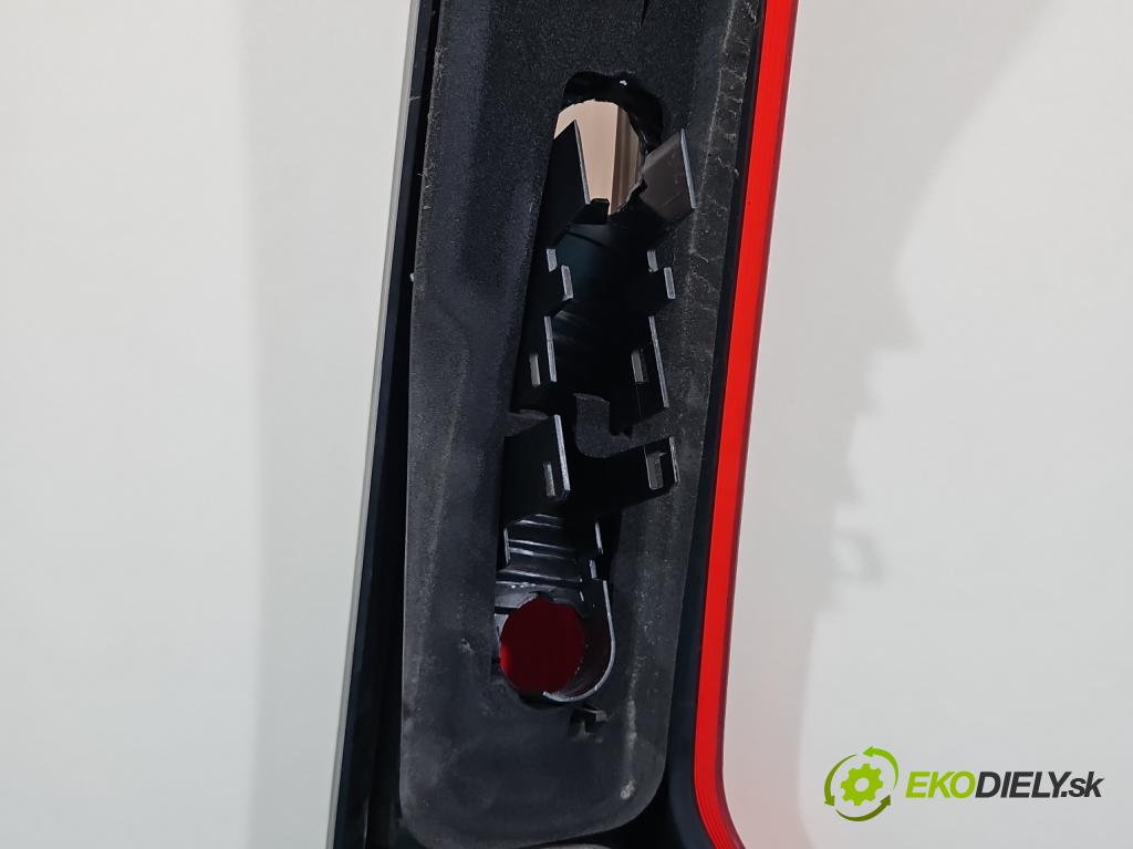 Volvo V50 2.0d 136 HP manual 100 kW 1997 cm3 5- svetlo / reflektor zadné ľavé 30698918 (Kľučka dverí ostatné)