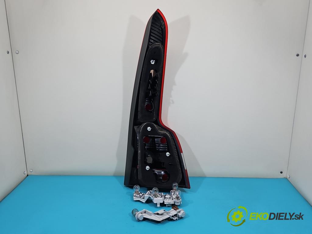 Volvo V50 2.0d 136 HP manual 100 kW 1997 cm3 5- svetlo / reflektor zadné ľavé 30698918 (Kľučka dverí ostatné)