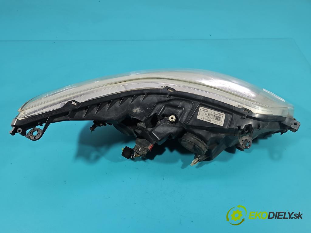Citroen C4 I 2004-2011 1.4 16V 88 hp manual 65 kW 1360 cm3 5- světlo levý  (Klika dveří ostatní)
