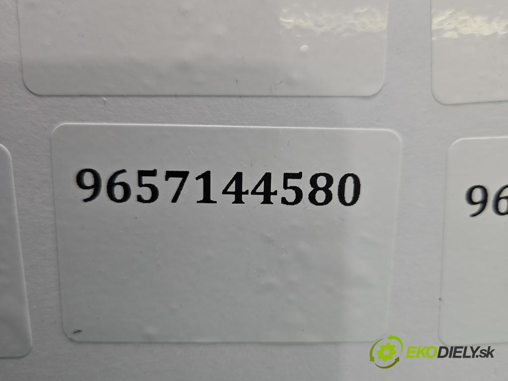 Volvo V50 2.0d 136 HP manual 100 kW 1997 cm3 5- vstrek 9657144580 (Vstrekovač paliva)