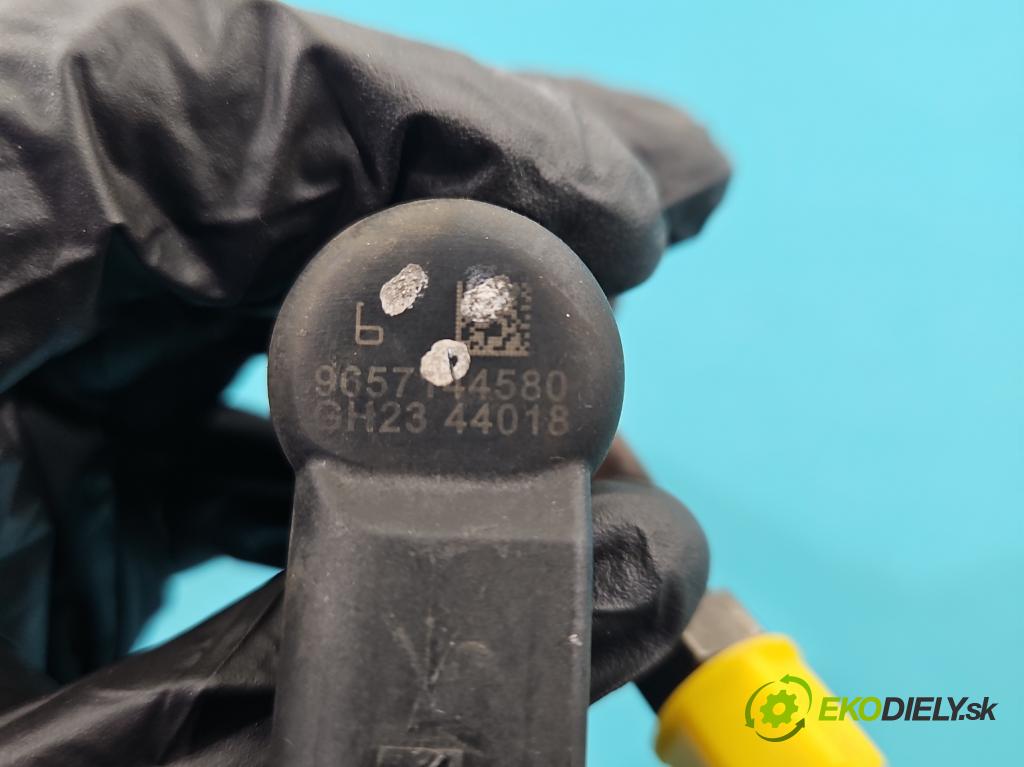 Volvo V50 2.0d 136 HP manual 100 kW 1997 cm3 5- vstrek 9657144580 (Vstrekovač paliva)