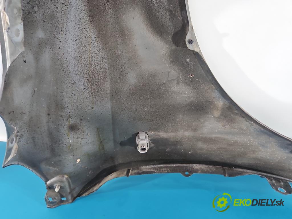 Toyota Corolla E12 2001-2009 2.0 D4D 90 hp manual 66 kW 1995 cm3 5- blatnik přední levý  (Levý přední blatník)