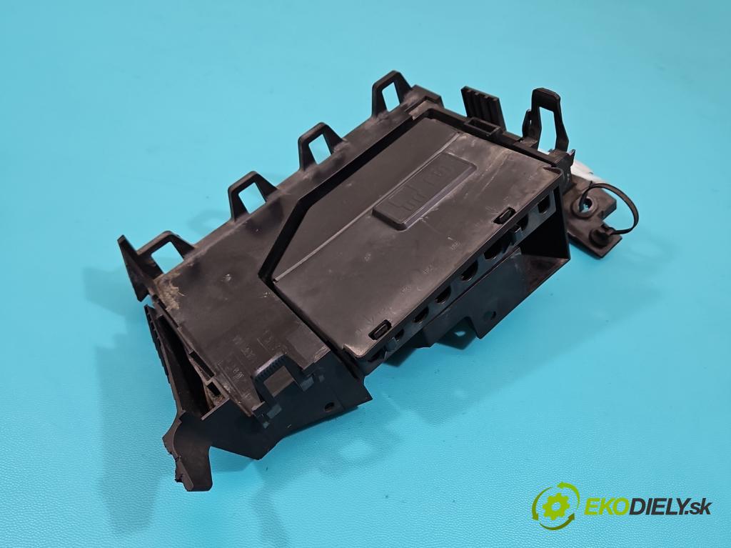 Ford S-max II 15-23 2.0 tdci 150 hp automatic 110 kW 1995 cm3 5- skříňka pojistková HG9T-14A301-AA (Pojistková skříňka)