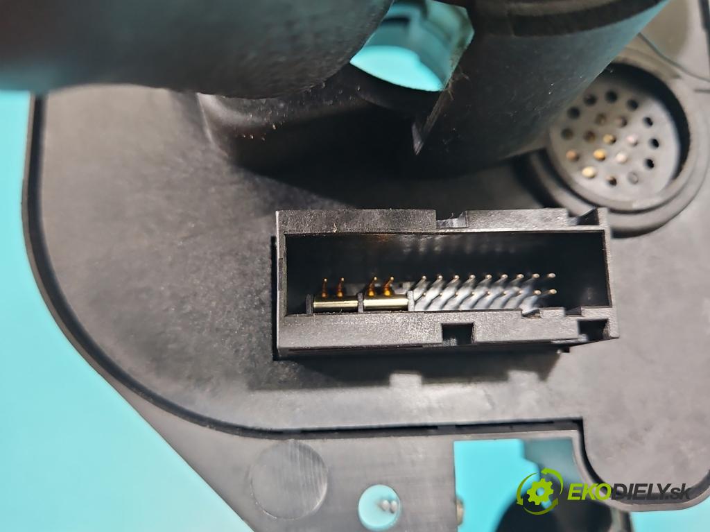 Opel Vectra C 2002-2008 3.2 V6 211KM automatic 155 kW 3175 cm3 5- prepínač komplex: 13112784 (Prepínacie páčky pod volantom)