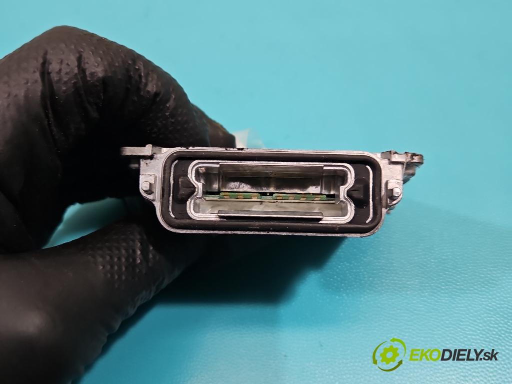 Opel Vectra C 2002-2008 3.2 V6 211KM automatic 155 kW 3175 cm3 5- střídač: xenon 89034934 (Riadiaca jednotka xenónu)