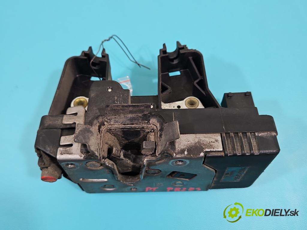 Renault Trafic II 2001-2014 1.9 dci 101 hp manual 74 kW 1870 cm3 5- zámek zadní pravý 8200020185