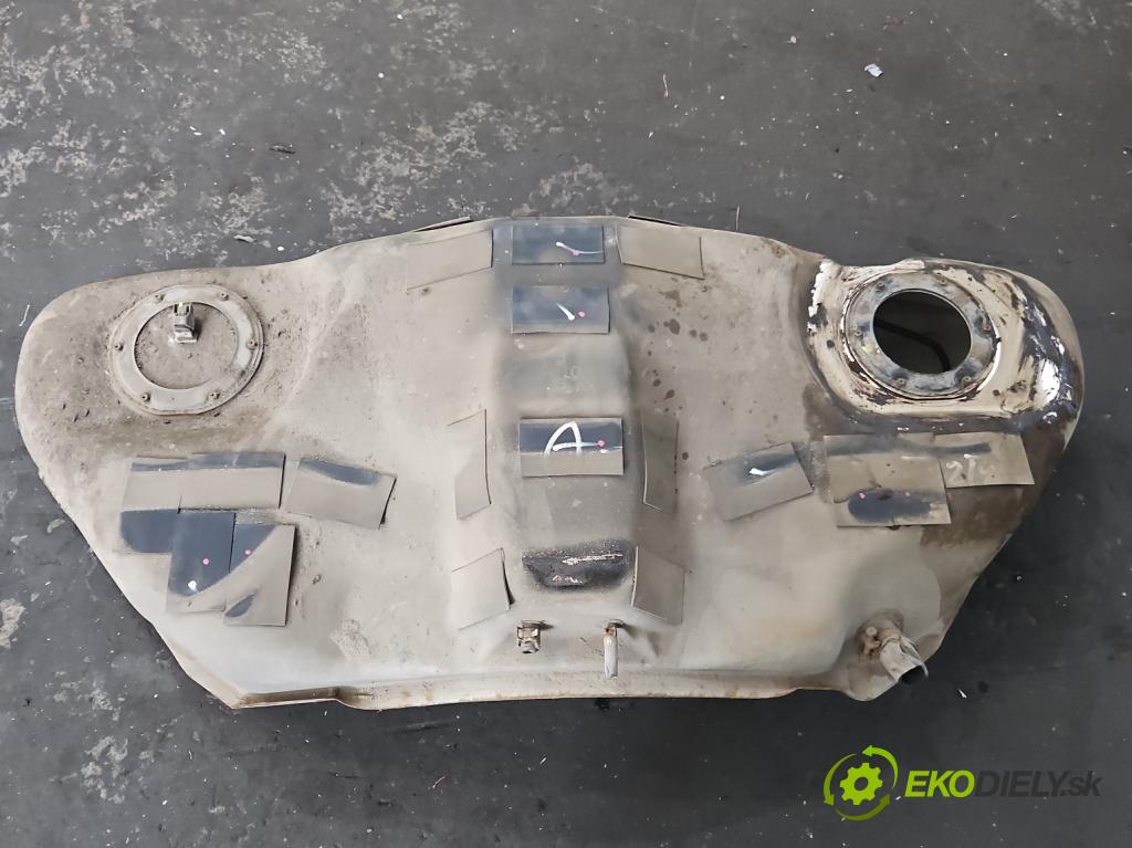 Infiniti FX I 2003-2008 3.5 V6 280KM automatic 206 kW 3498 cm3 5- Nádrž: paliva  (Palivová nádrž)