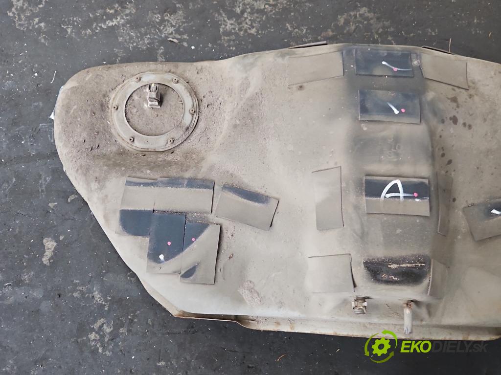 Infiniti FX I 2003-2008 3.5 V6 280KM automatic 206 kW 3498 cm3 5- Nádrž: paliva  (Palivová nádrž)