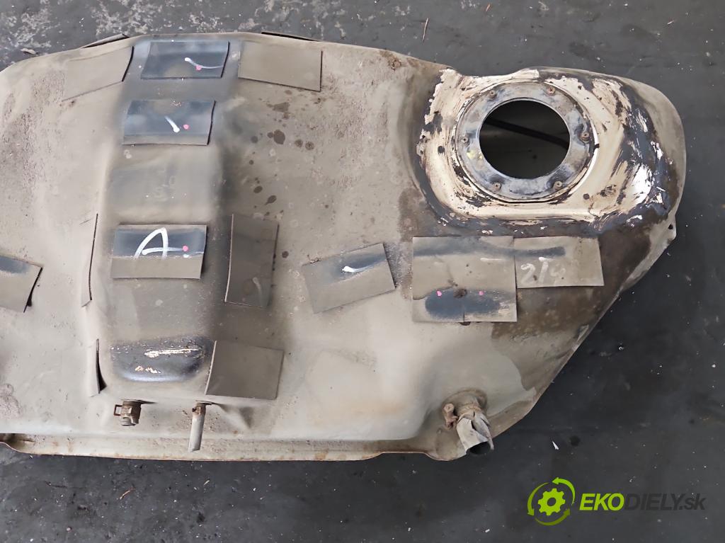 Infiniti FX I 2003-2008 3.5 V6 280KM automatic 206 kW 3498 cm3 5- Nádrž: paliva  (Palivová nádrž)