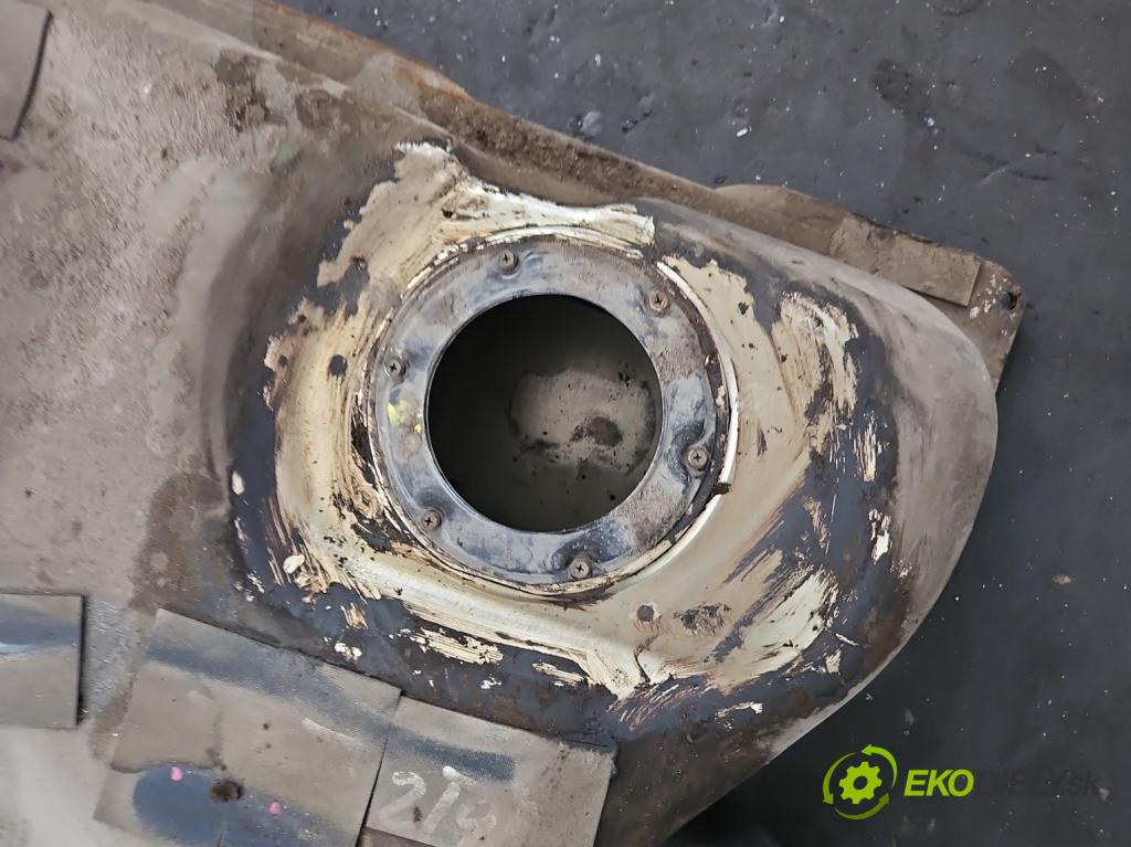 Infiniti FX I 2003-2008 3.5 V6 280KM automatic 206 kW 3498 cm3 5- Nádrž: paliva  (Palivová nádrž)