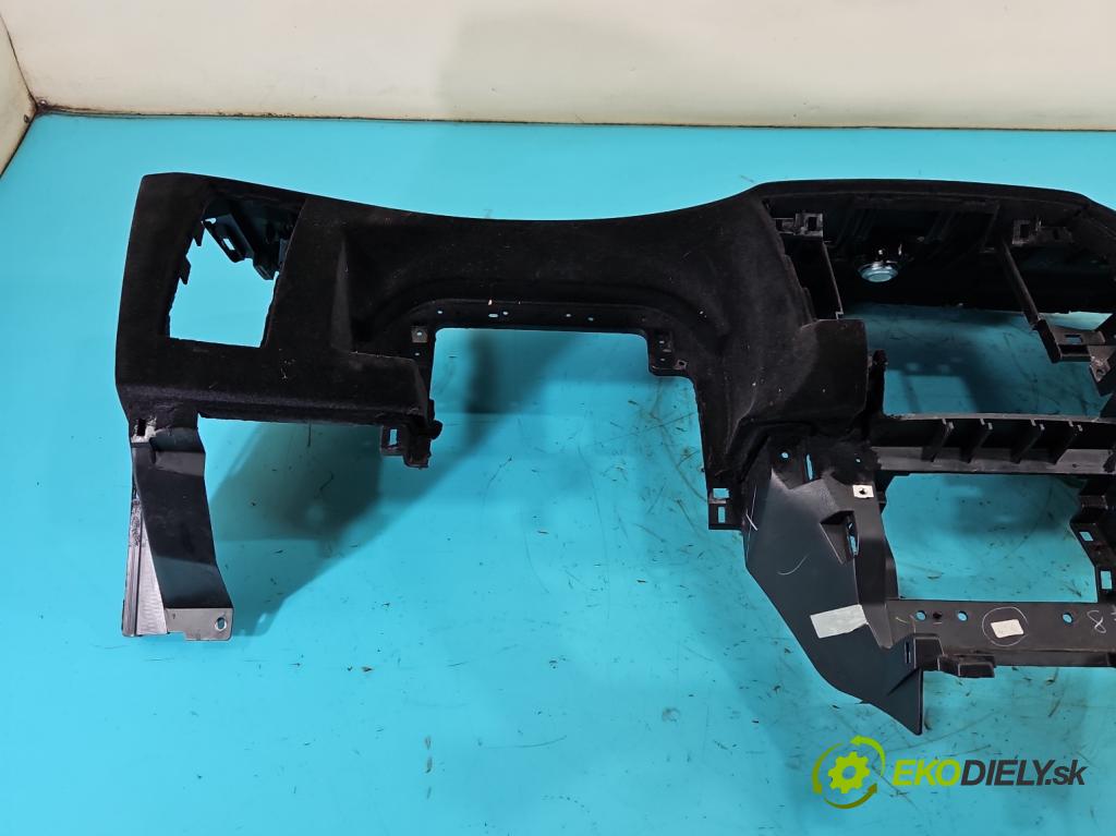 Infiniti FX I 2003-2008 3.5 V6 280KM: automatic 206 kW 3498 cm3 5- kokpit,pristrojová doska rozdeľovacia