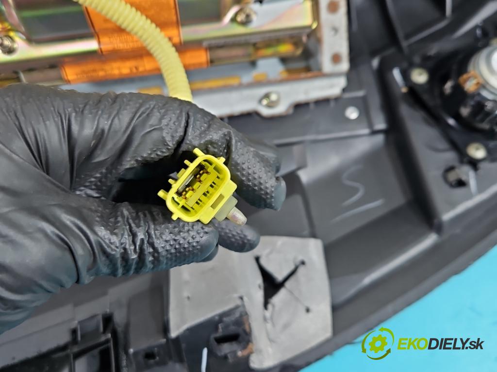 Infiniti FX I 2003-2008 3.5 V6 280KM: automatic 206 kW 3498 cm3 5- kokpit,pristrojová doska rozdeľovacia