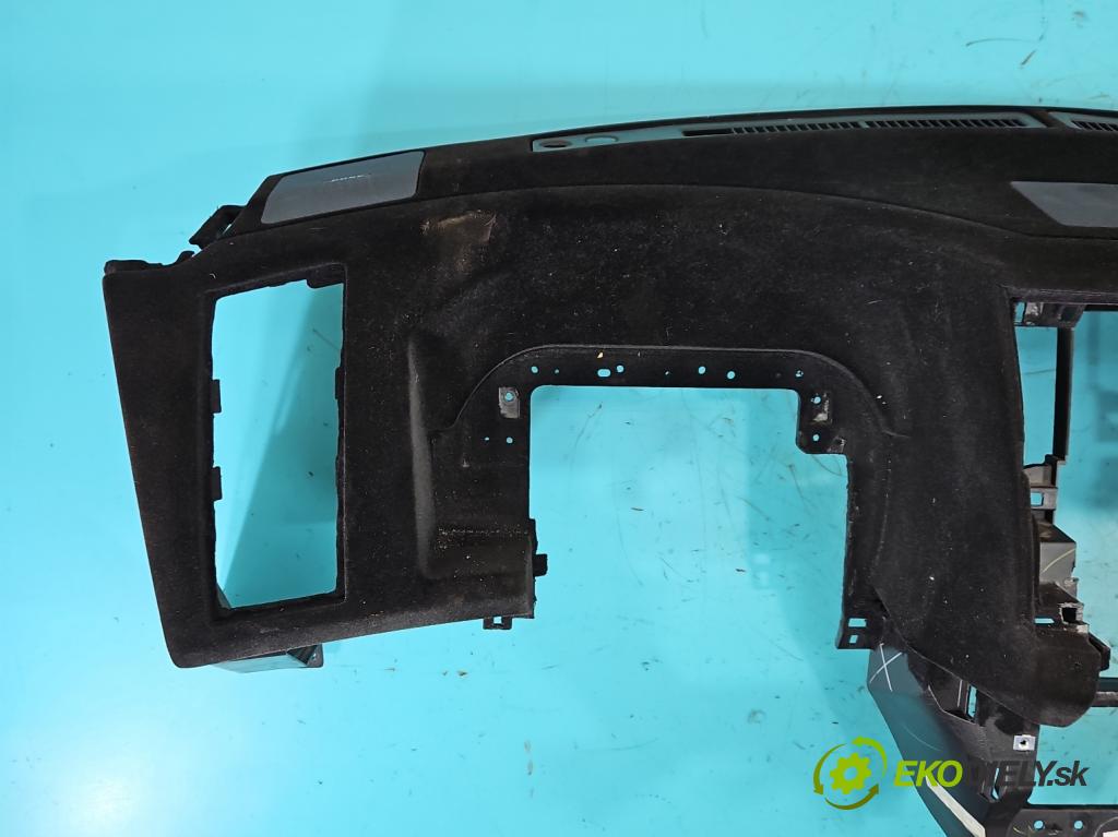 Infiniti FX I 2003-2008 3.5 V6 280KM: automatic 206 kW 3498 cm3 5- kokpit,pristrojová doska rozdeľovacia