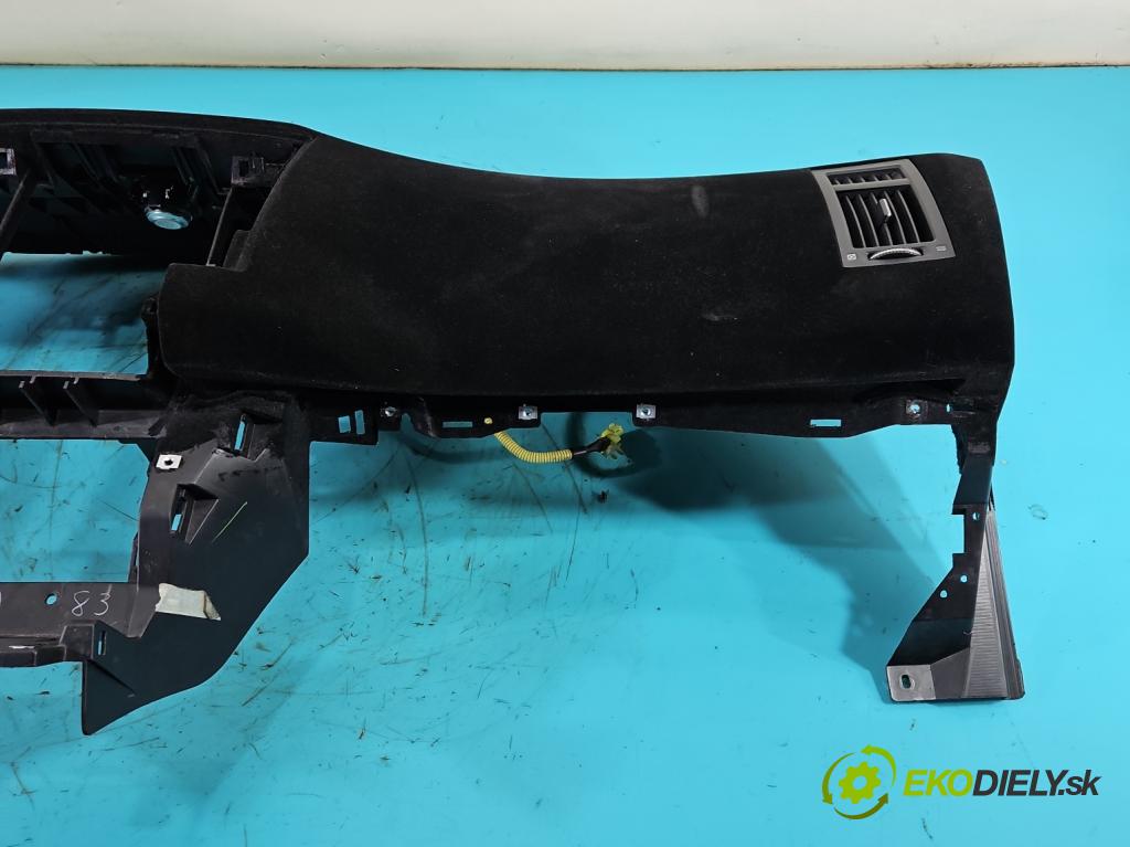 Infiniti FX I 2003-2008 3.5 V6 280KM: automatic 206 kW 3498 cm3 5- kokpit,pristrojová doska rozdeľovacia