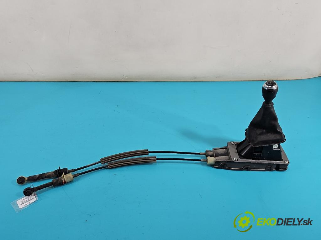 Dacia Duster II 2018-2024 1.6 16V 114 HP manual 84 kW 1598 cm3 5- Páka: Změny: stupeň,rýchlosť  (Rýchlostná páka (kulisa))