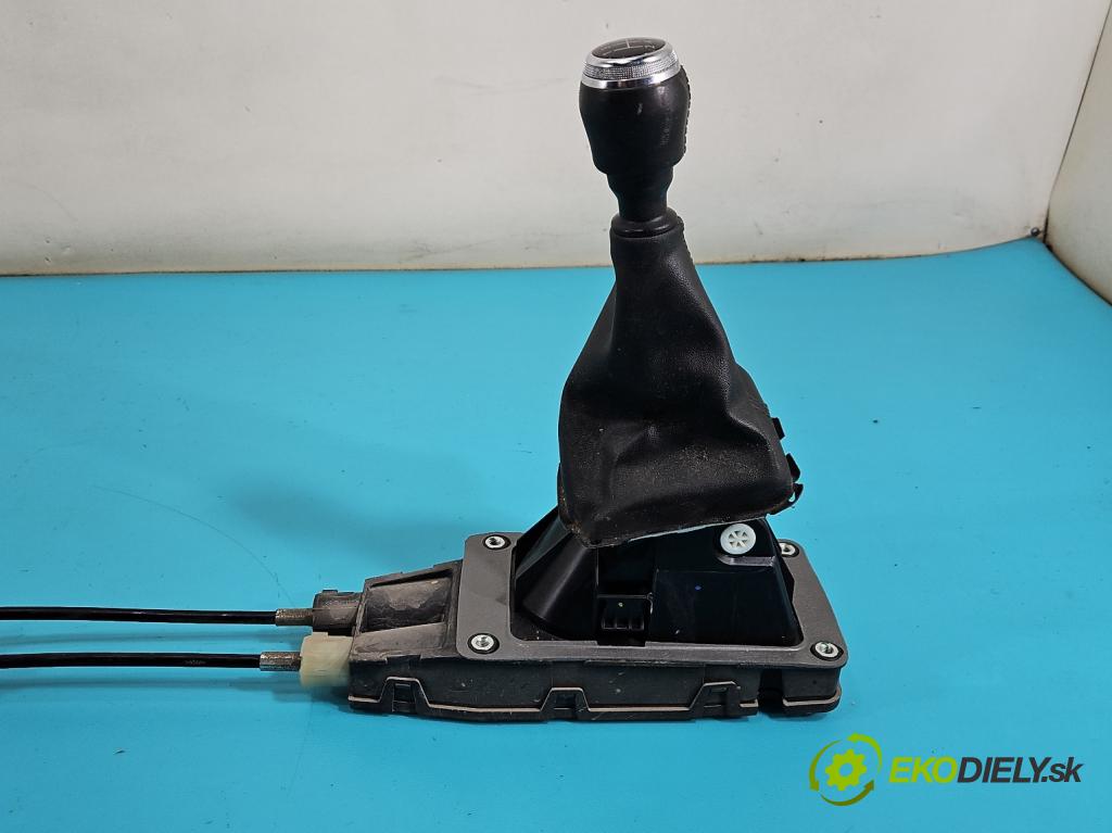 Dacia Duster II 2018-2024 1.6 16V 114 HP manual 84 kW 1598 cm3 5- Páka: Změny: stupeň,rýchlosť  (Rýchlostná páka (kulisa))