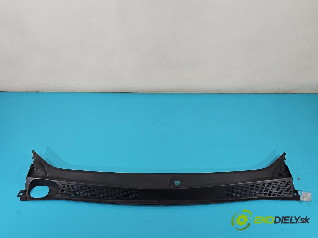 Dacia Duster II 2018-2024 1.6 16V 114 HP manual 84 kW 1598 cm3 5- torpédo 668113292R (Torpédo (plast pod čelným sklom))