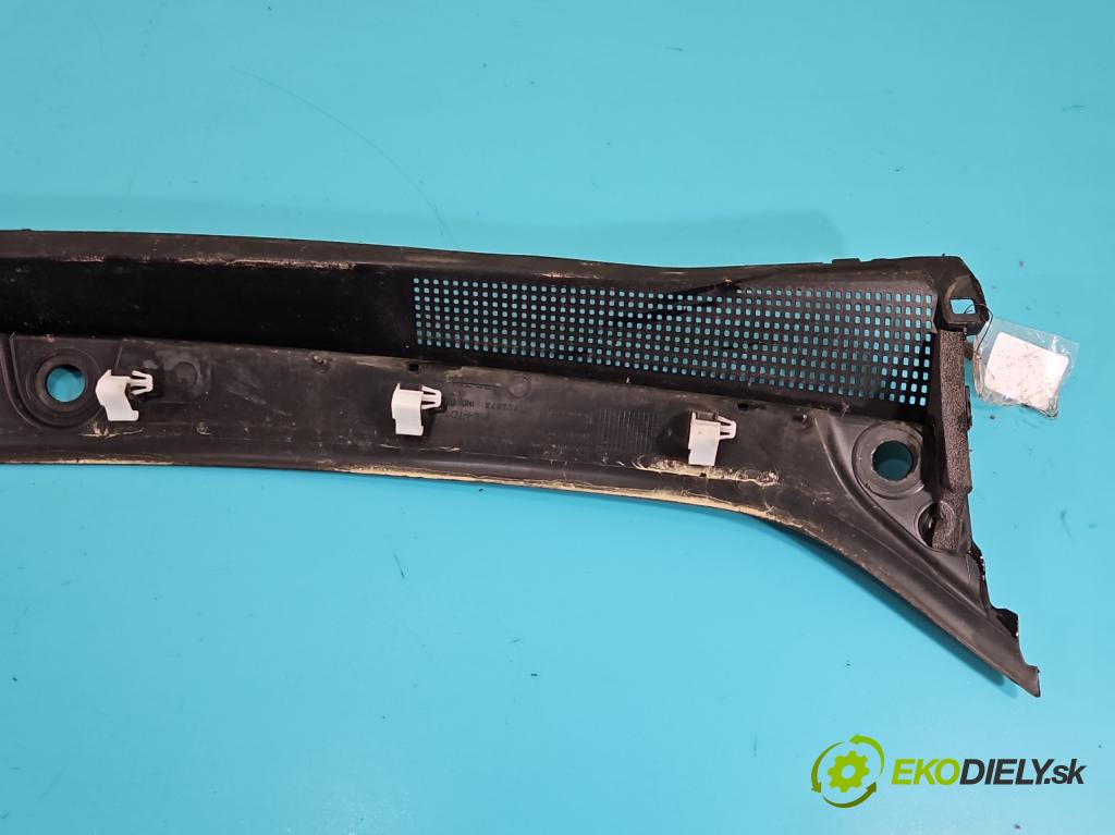 Dacia Duster II 2018-2024 1.6 16V 114 HP manual 84 kW 1598 cm3 5- torpédo 668113292R (Torpédo (plast pod čelným sklom))