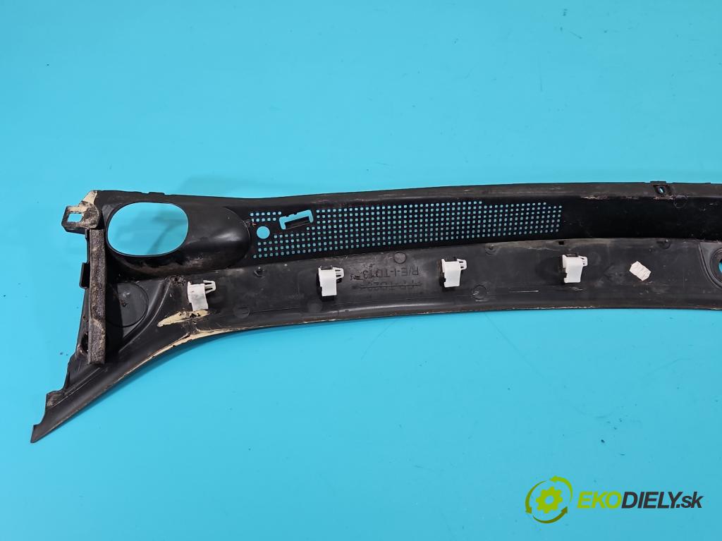 Dacia Duster II 2018-2024 1.6 16V 114 HP manual 84 kW 1598 cm3 5- torpédo 668113292R (Torpédo (plast pod čelným sklom))