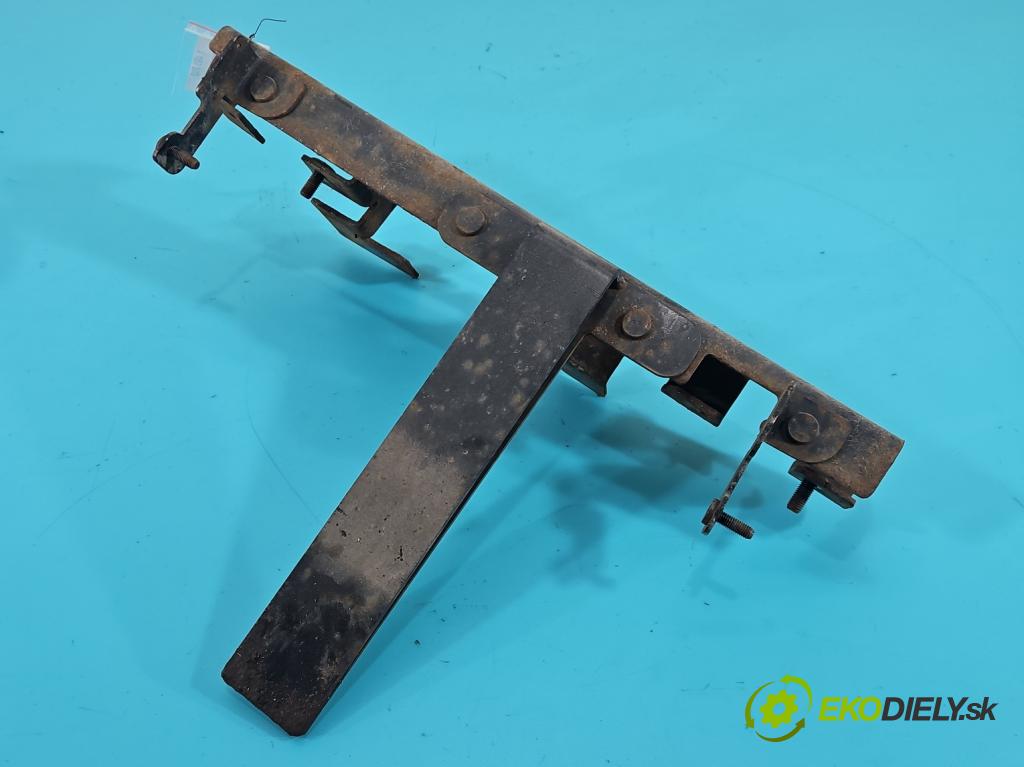 Dacia Duster II 2018-2024 1.6 16V 114 HP manual 84 kW 1598 cm3 5- Upevnenie: