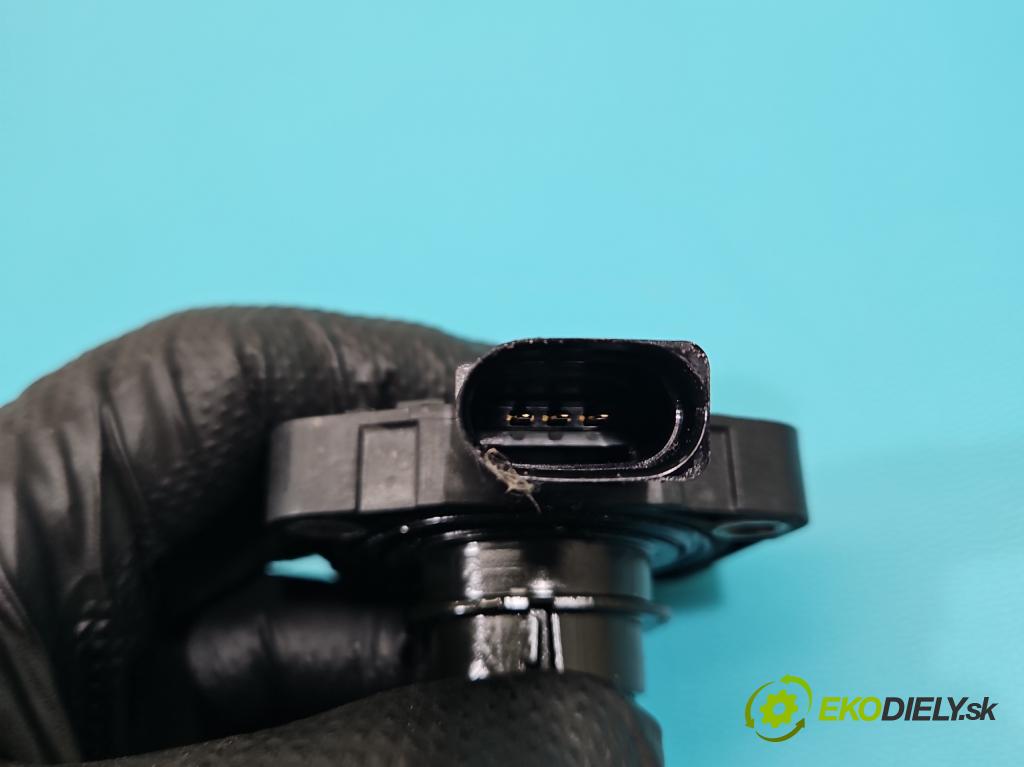 Skoda Fabia III 2014- 2021 1.2 TSI 90 HP manual 66 kW 1197 cm3 5- snímač úroveň: oleja: 04E907660D (Snímač)