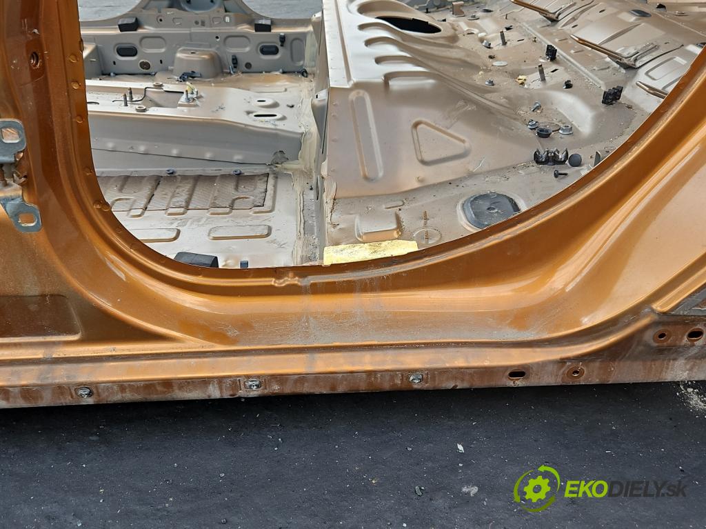 Dacia Duster II 2018-2024 1.6 16V 114 hp manual 84 kW 1598 cm3 5- práh levý  (Karoserie ostatní)