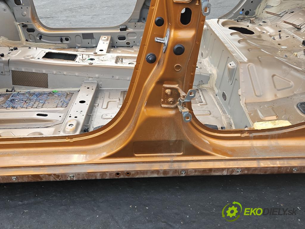 Dacia Duster II 2018-2024 1.6 16V 114 hp manual 84 kW 1598 cm3 5- práh levý  (Karoserie ostatní)