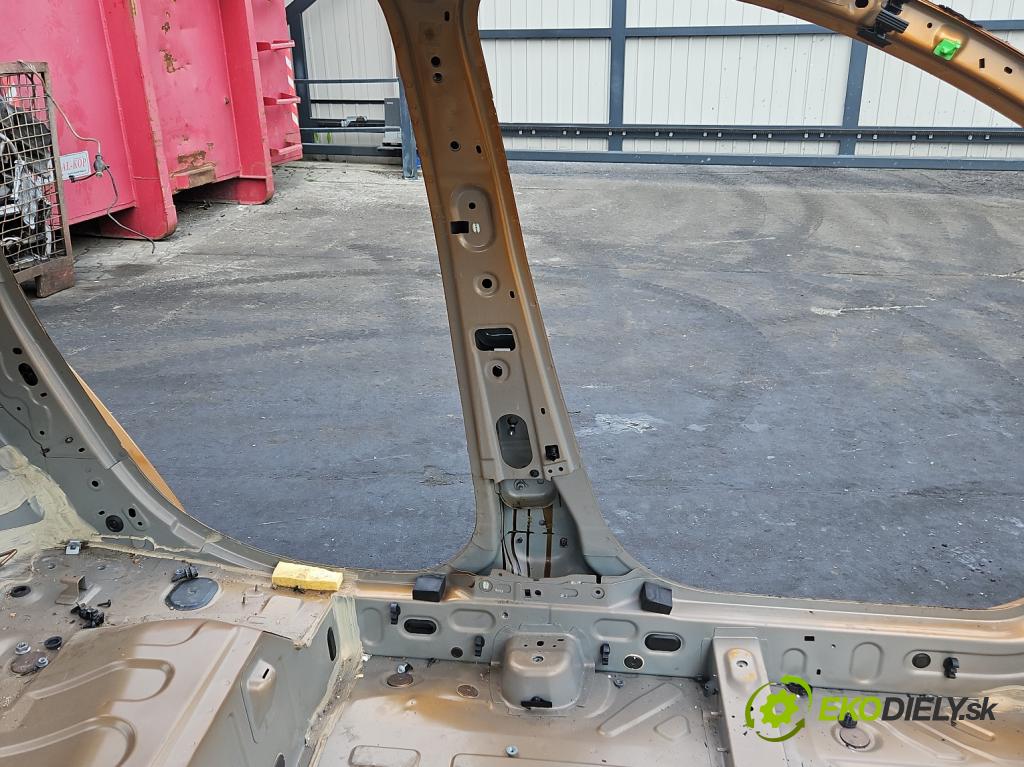 Dacia Duster II 2018-2024 1.6 16V 114 hp manual 84 kW 1598 cm3 5- práh levý  (Karoserie ostatní)