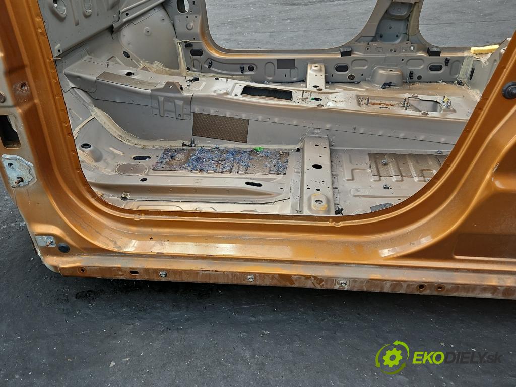 Dacia Duster II 2018-2024 1.6 16V 114 hp manual 84 kW 1598 cm3 5- práh levý  (Karoserie ostatní)