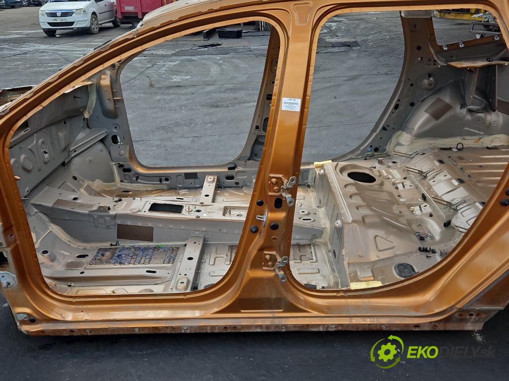 Dacia Duster II 2018-2024 1.6 16V 114 hp manual 84 kW 1598 cm3 5- práh levý  (Karoserie ostatní)