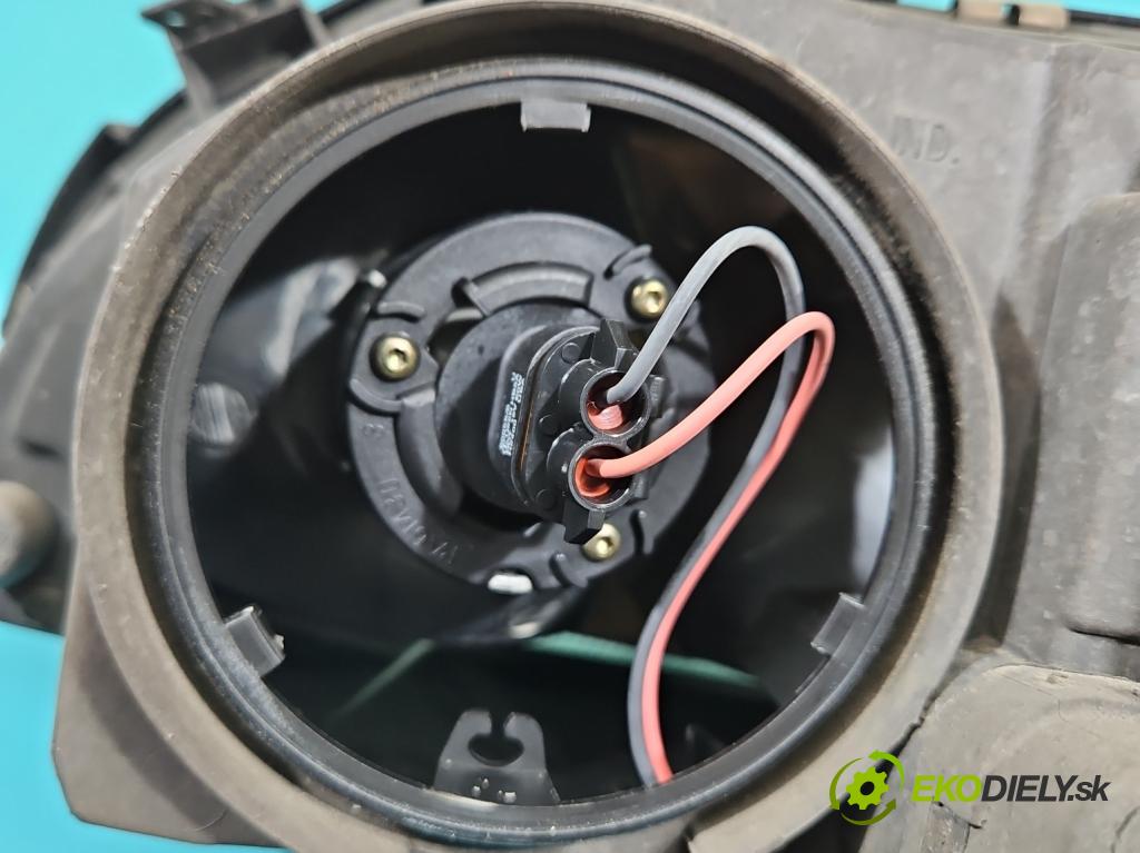 Volvo S60 I 2000-2010 2.4 20V 170 HP manual 125 kW 2435 cm3 4- Reflektor: pravý 89005621 (Svetlo predné pravé)