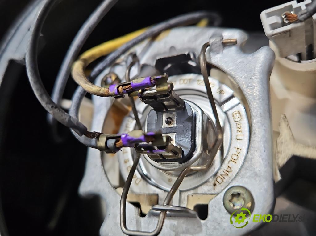 Volvo S60 I 2000-2010 2.4 20V 170 HP manual 125 kW 2435 cm3 4- Reflektor: pravý 89005621 (Svetlo predné pravé)