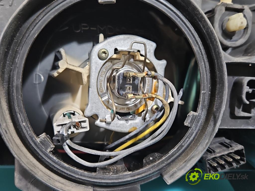 Volvo S60 I 2000-2010 2.4 20V 170 HP manual 125 kW 2435 cm3 4- Reflektor: pravý 89005621 (Svetlo predné pravé)