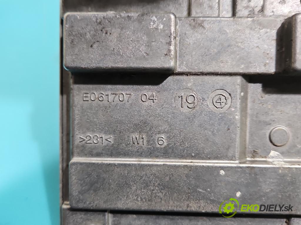 Bmw 3 G20 2018- 2.0 T 184hp automatic 135 kW 1998 cm3 4- střídač: xenon 7933357 (Riadiaca jednotka xenónu)