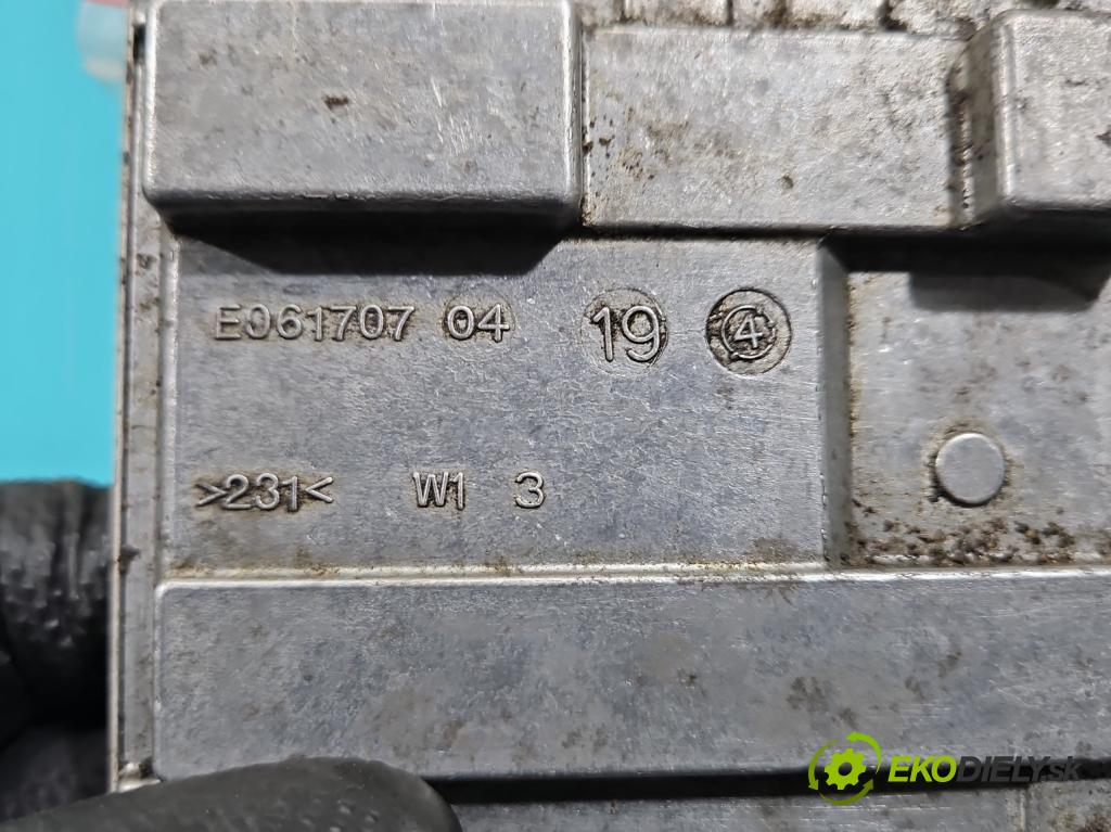 Bmw 3 G20 2018- 2.0 T 184hp automatic 135 kW 1998 cm3 4- střídač: xenon 7933357 (Riadiaca jednotka xenónu)