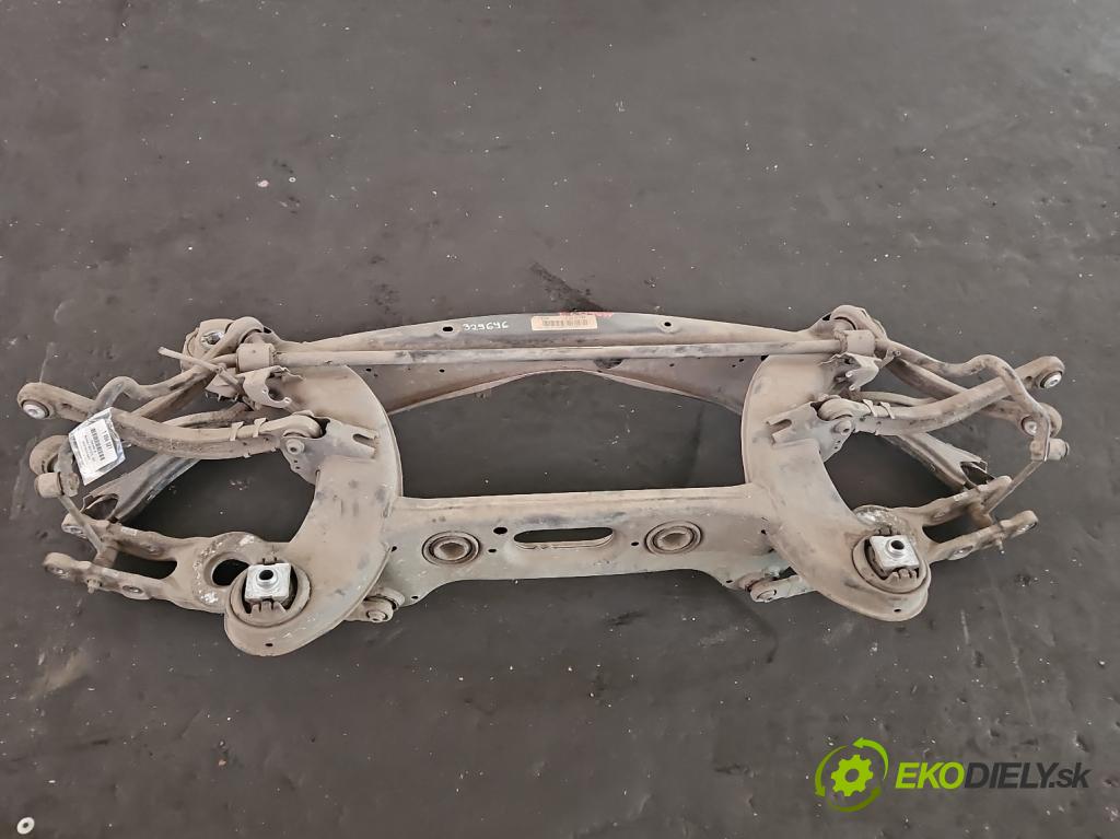 Mercedes E W213 2016-2023 2.0 CDI 194KM automatic 143 kW 1950 cm3 5- zadní výztuha 2133509707 (Zadní výztuha)