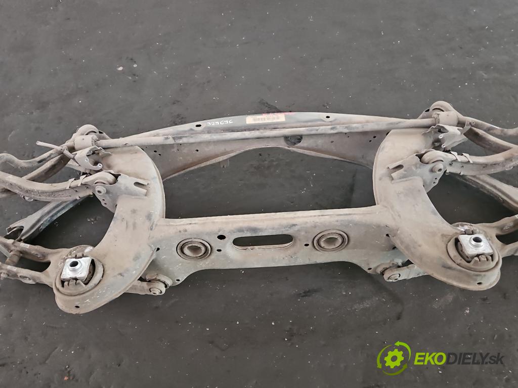 Mercedes E W213 2016-2023 2.0 CDI 194KM automatic 143 kW 1950 cm3 5- zadní výztuha 2133509707 (Zadní výztuha)