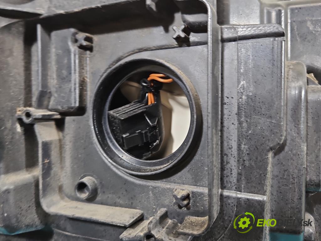 Audi A6 C7 2011-2018 3.0 TDI 313 HP automatic 230 kW 2967 cm3 5- Reflektor: pravý 4G0941034C (Svetlo predné pravé)