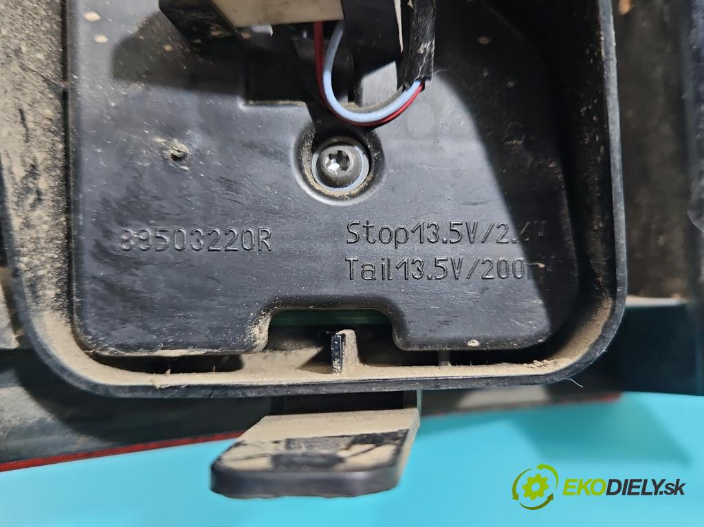 Nissan Qashqai I J10 2006-2013 1.5 dci 106 hp manual 78 kW 1461 cm3 5- světlo zadní pravé 89503220R (Klika dveří ostatní)